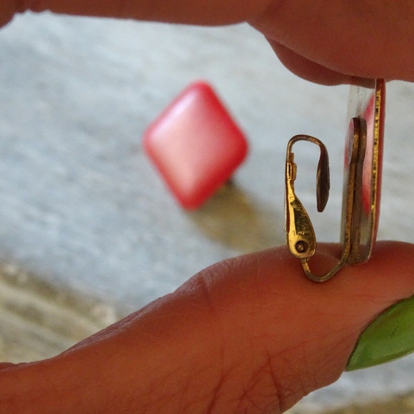 Vintage '80s Cherry Red Enamel Square Clip On Statement Earrings - Picture 3 of 3